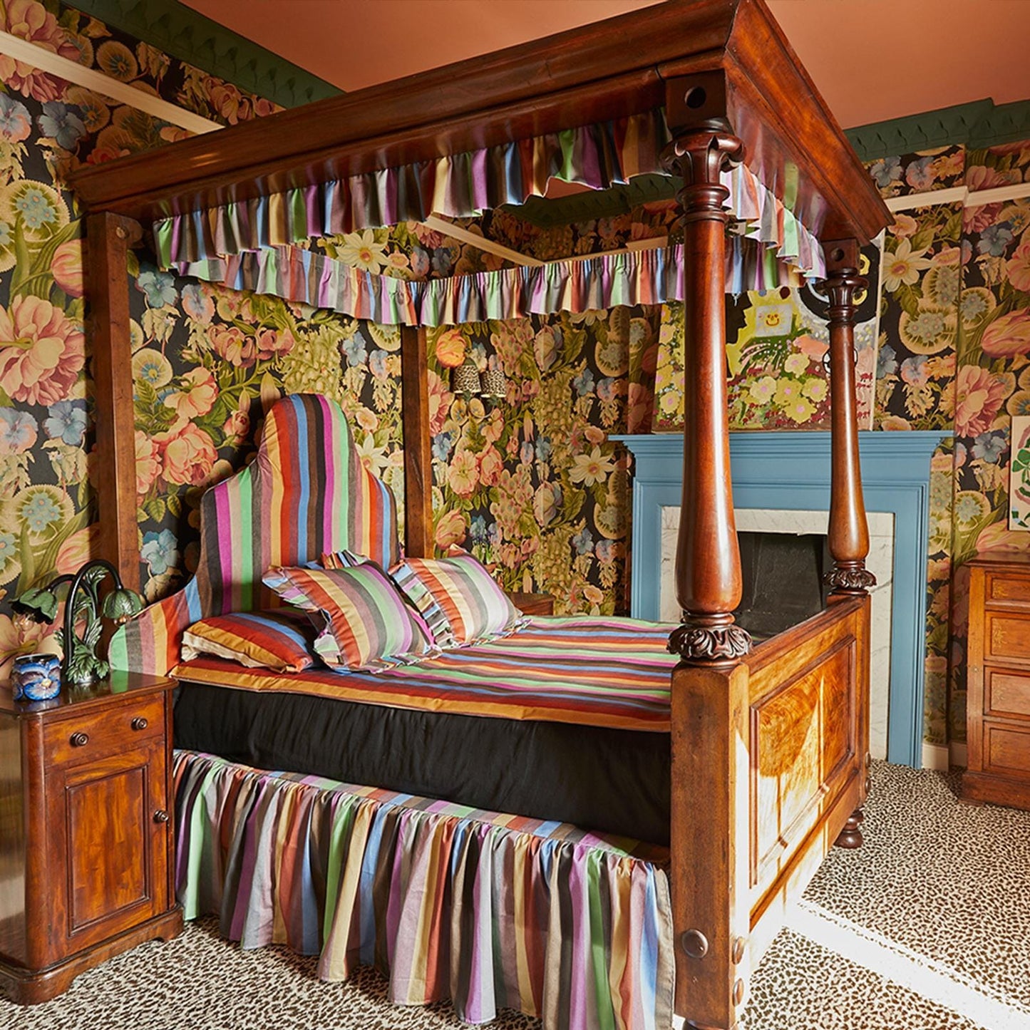 Amatoria Wallpaper - Noir - House of Hackney - 1-WA-AMT-DI-NOI-XXX - Morris Wallpaper