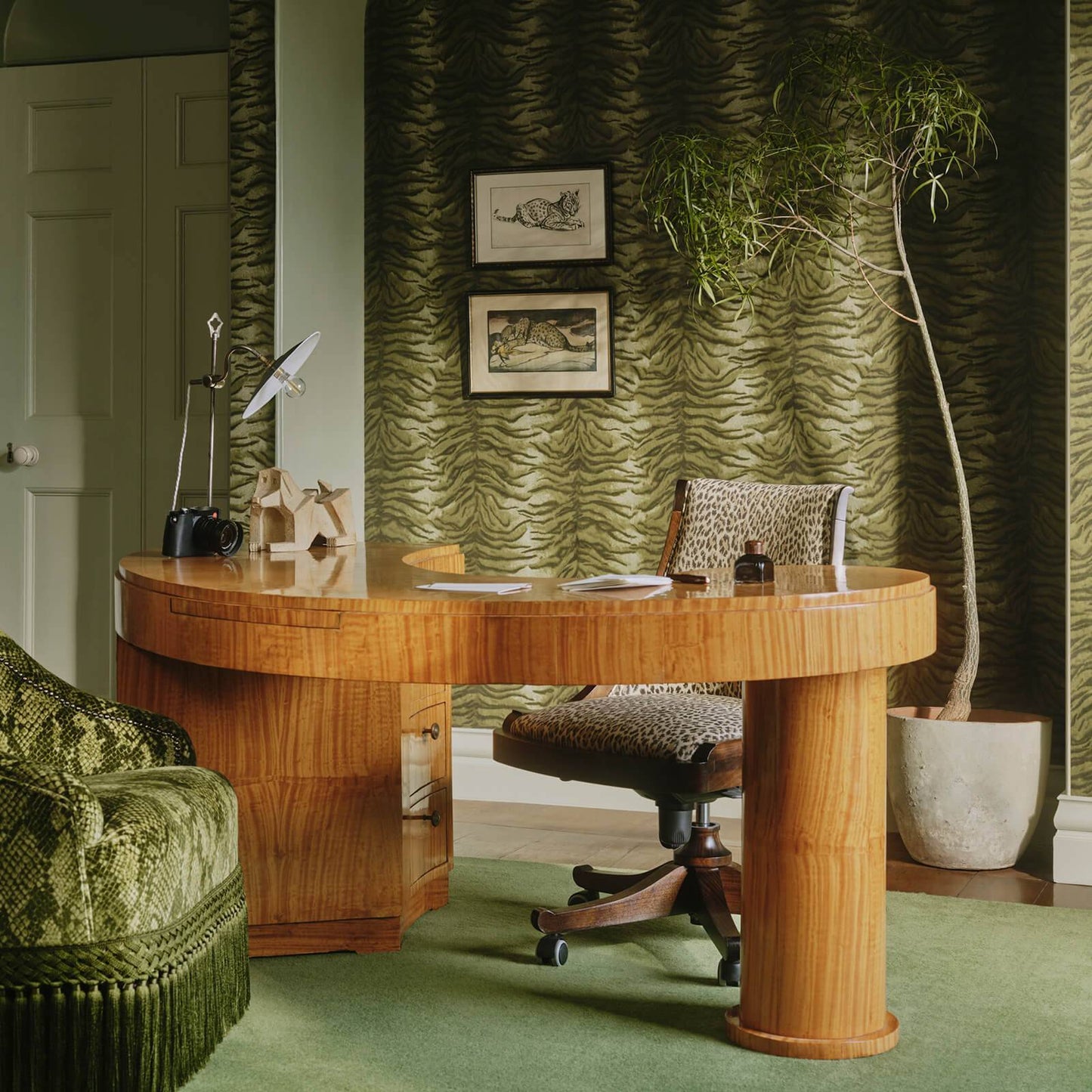 Caspian Wallpaper - Laurustine - House of Hackney - 1-WA-CPN-DI-LAU-XXX - Morris Wallpaper