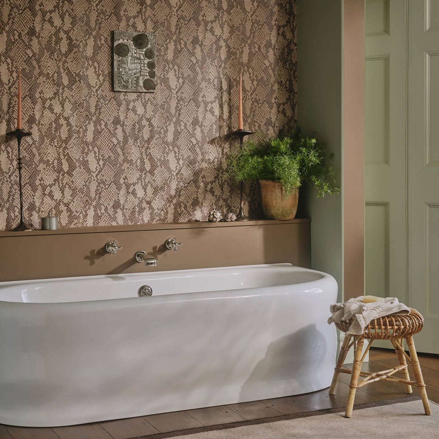 Cobra Wallpaper - Earth - House of Hackney - 1-WA-COB-DI-EAR-XXX - Morris Wallpaper