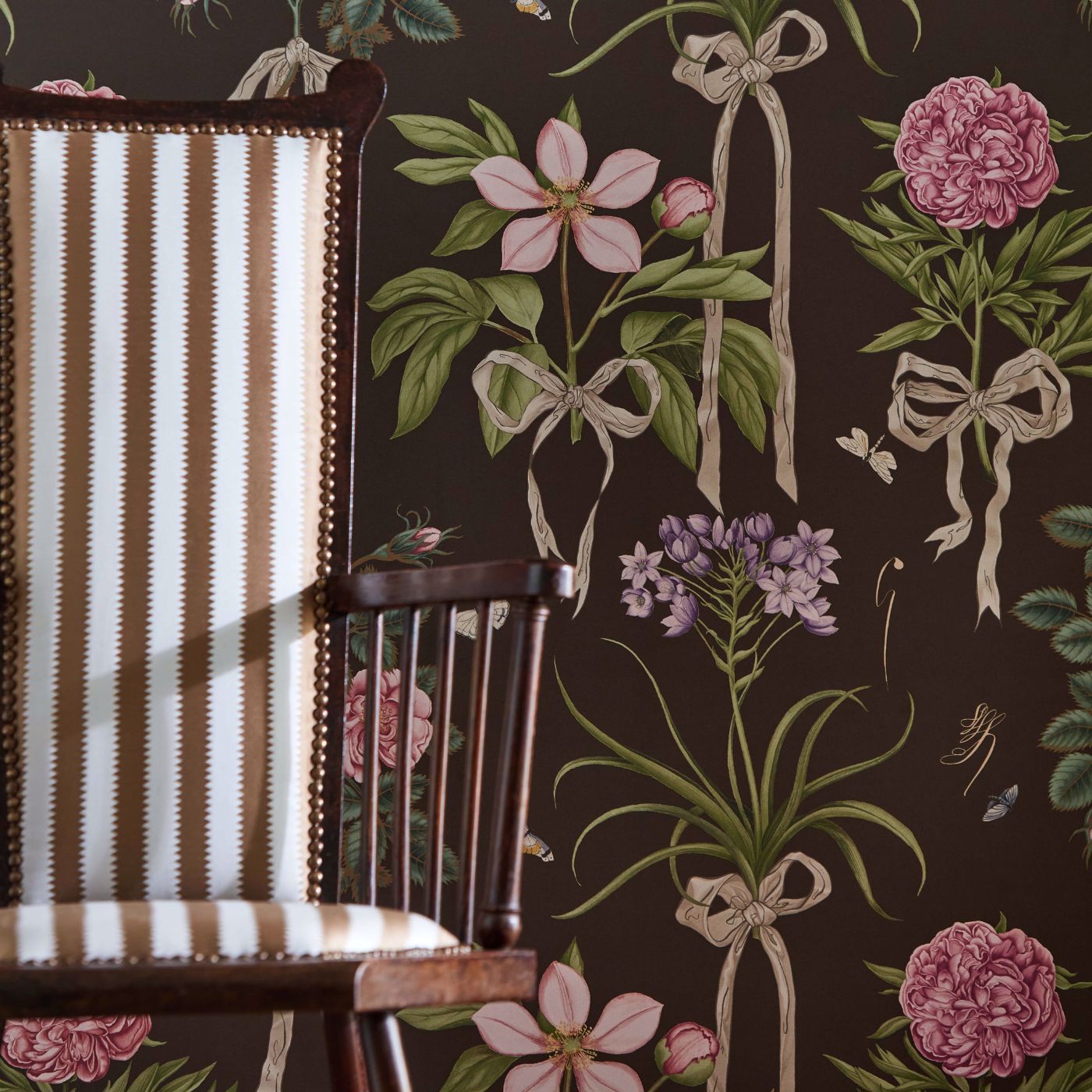 Cupid's Beau Wallpaper - Florin/Madder - Sanderson - DGDW217312 - Morris Wallpaper