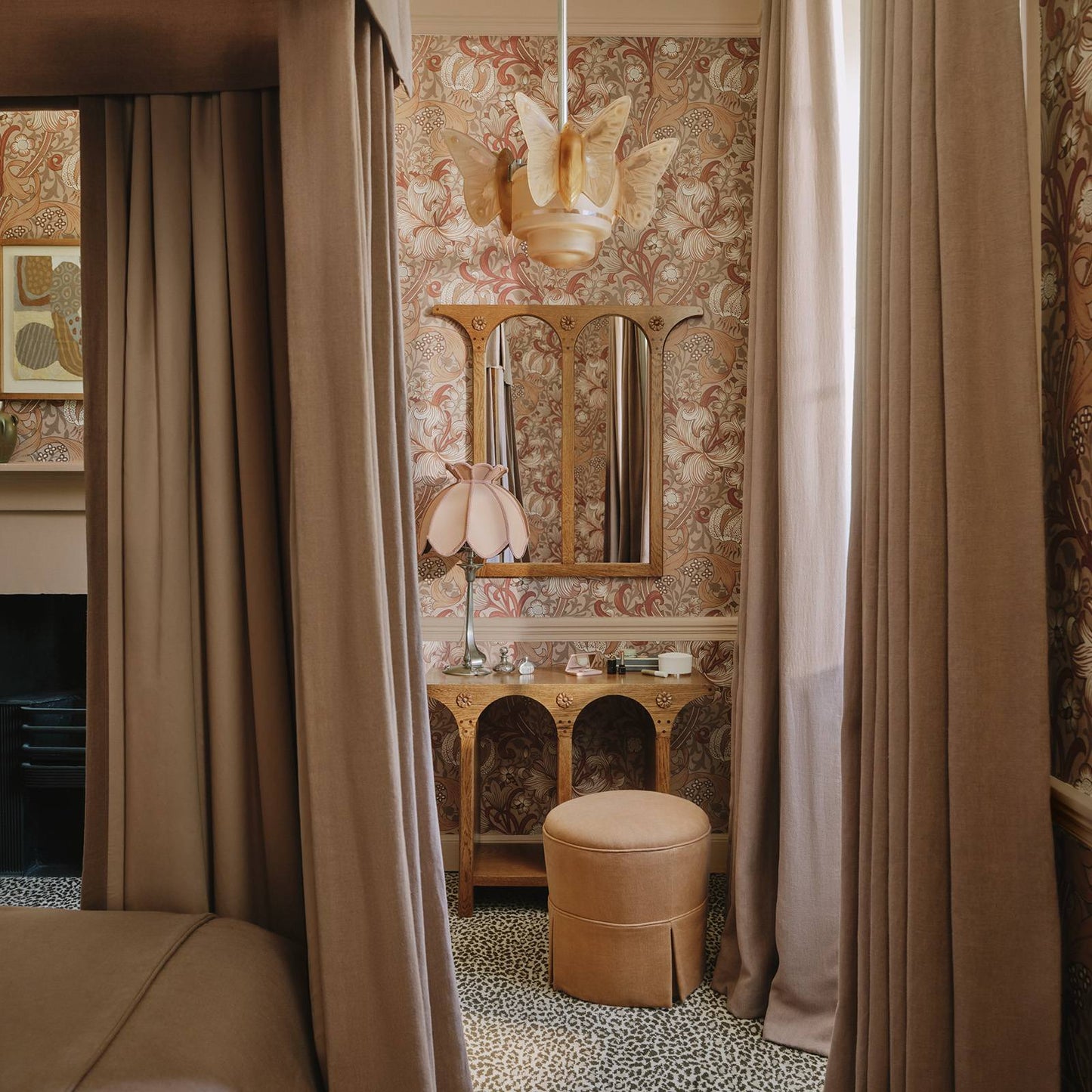 1-WA-GOL-DI-TOU-XXX - Golden Lily Wallpaper - Tourmaline - House of Hackney