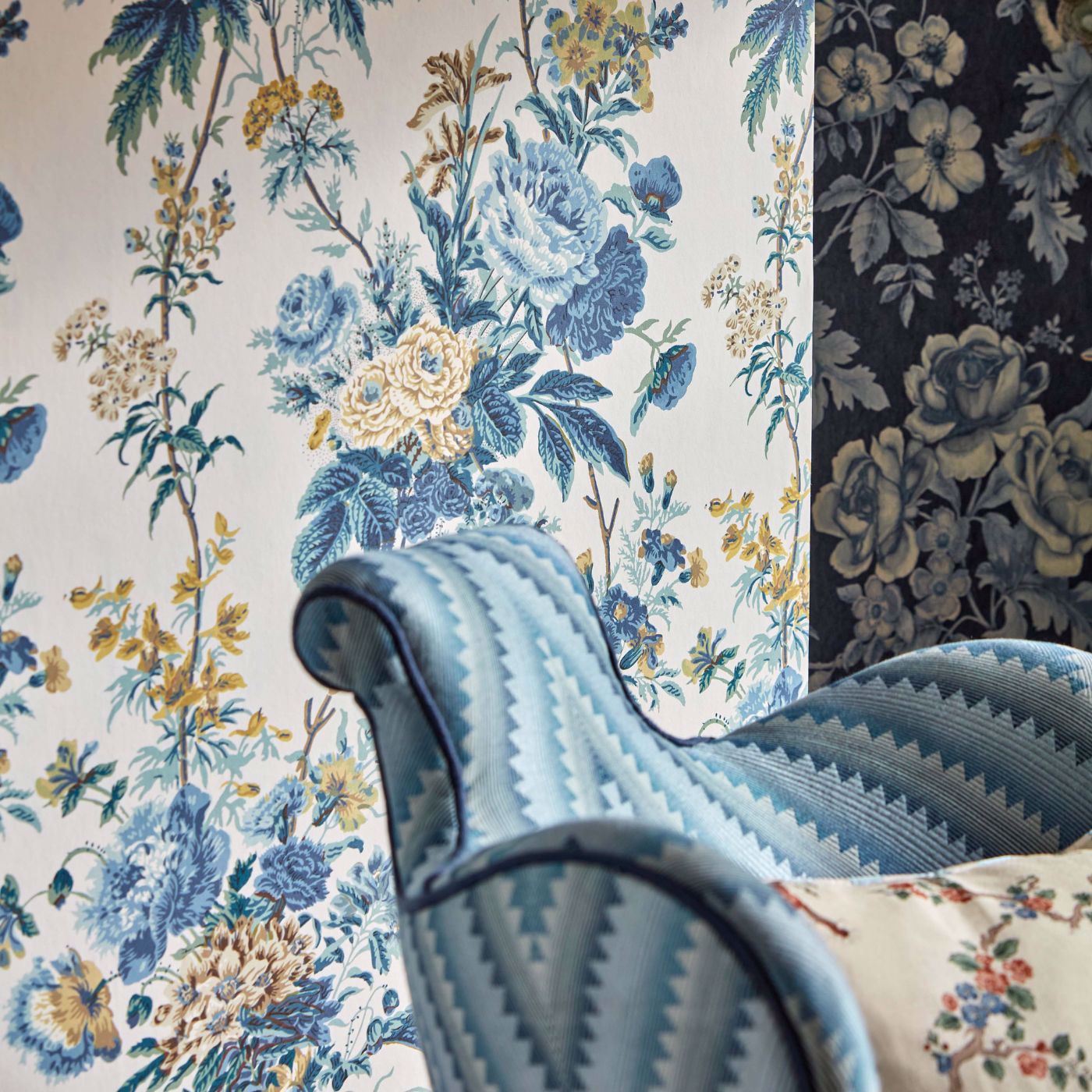 Lakeland Paradis Wallpaper - Poppinjay/Lion - Sanderson - DGDW217304 - Morris Wallpaper