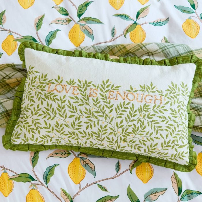 Lionshome - William Morris - CSHLMTLCGRN - Morris Wallpaper