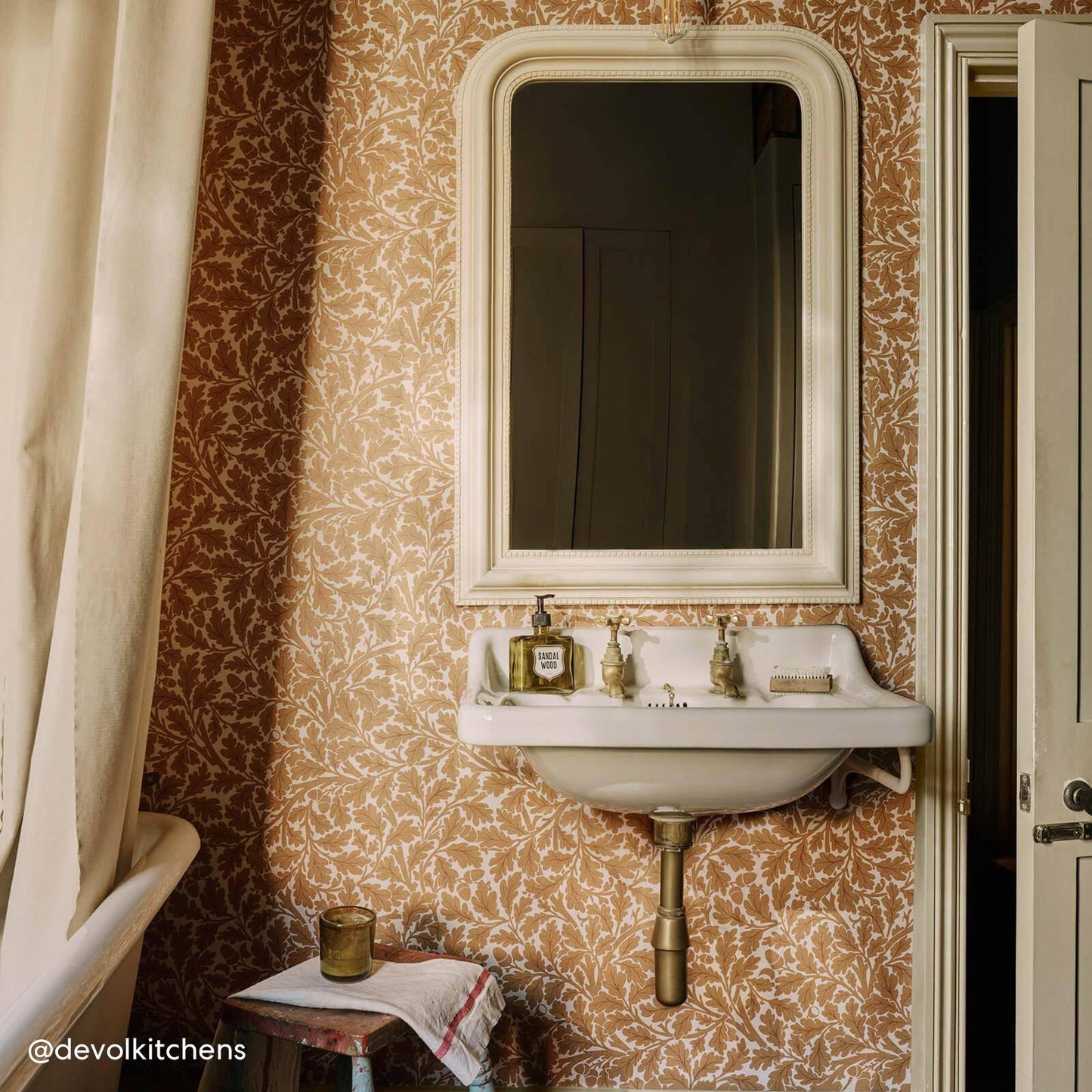Quercus Wallpaper - Amber - House of Hackney - 1-WA-QUE-DI-AMB-XXX - Morris Wallpaper