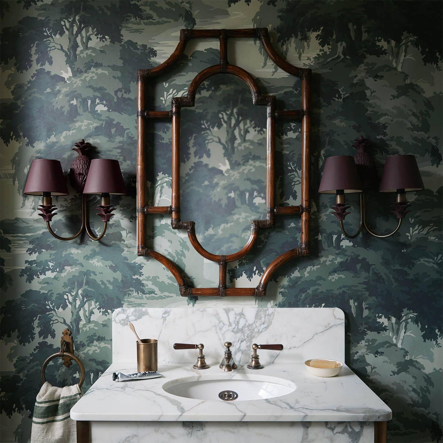 Reverie Wallpaper - Verde - House of Hackney - 1-WA-RVR-DI-VER-XXX - Morris Wallpaper