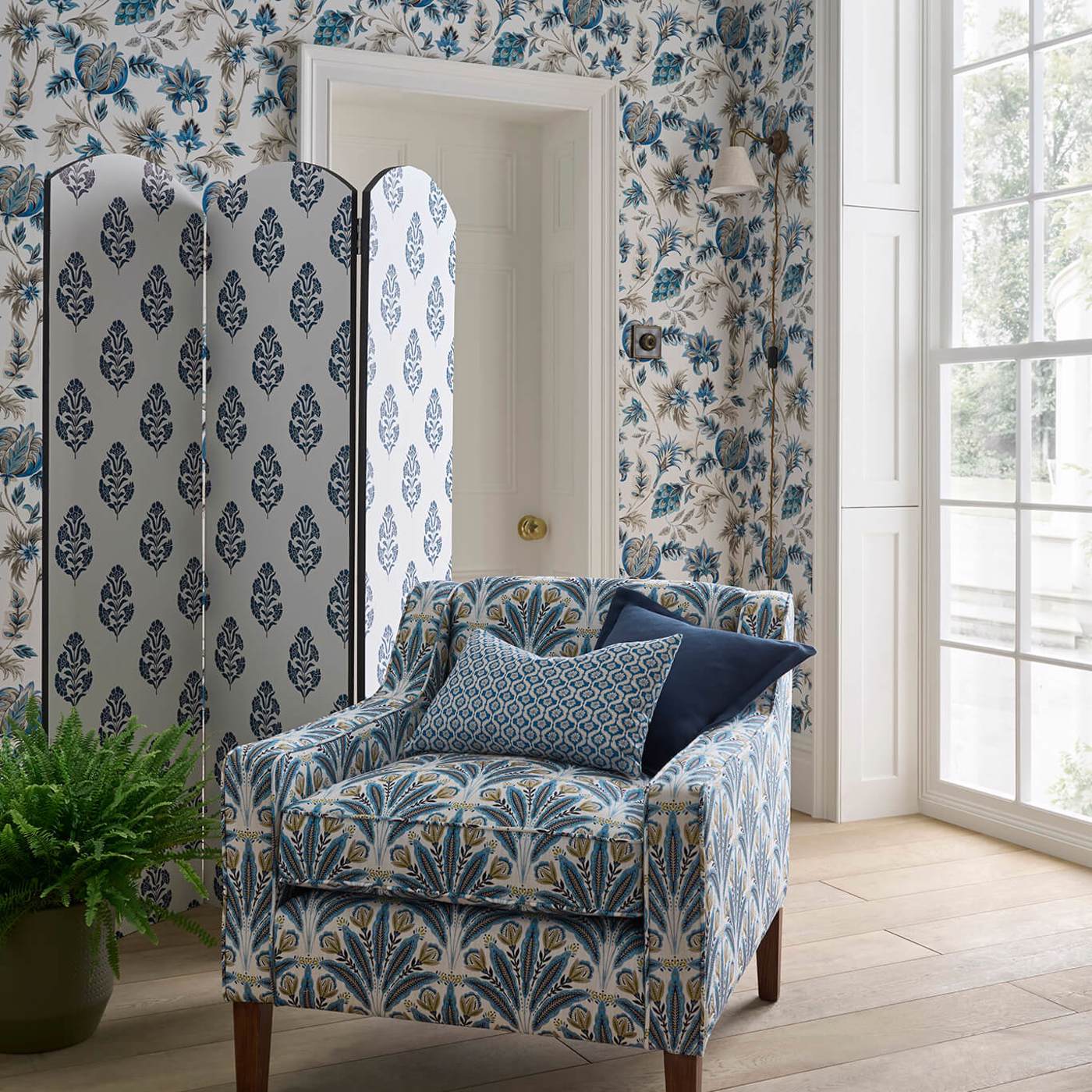 Standen Wallpaper - Sage - Clarke & Clarke - W0199/06 - Morris Wallpaper