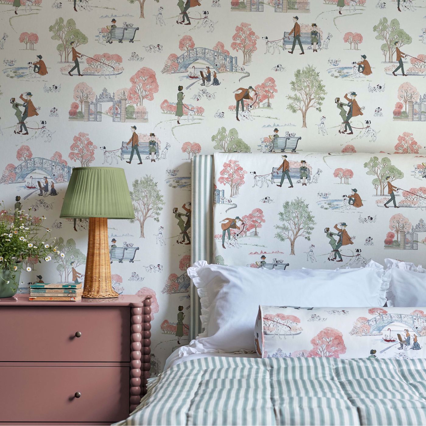 101 Dalmatians Wallpaper - Candy Floss - DDIW217289 - Sanderson - Disney Home - Morris Wallpaper