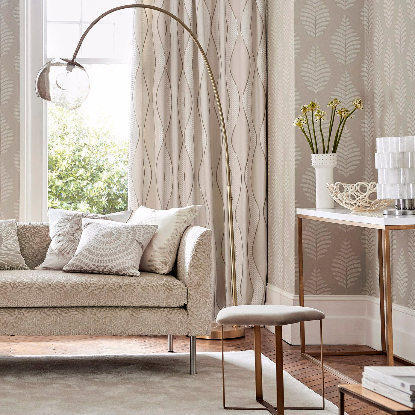 Lucielle Wallpaper - Linen/Silver - HPUT111898