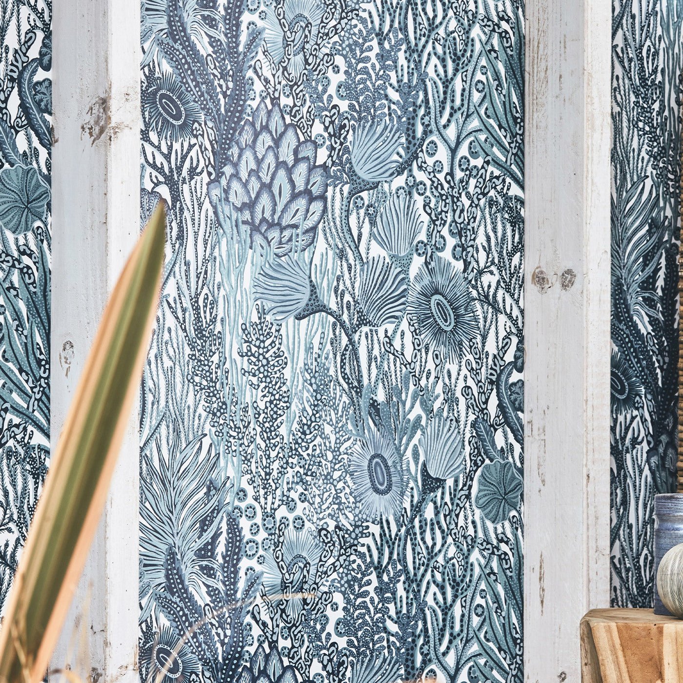Acropora Wallpaper - Exhale/Murmuration - Harlequin - HTEW112780 - Morris Wallpaper