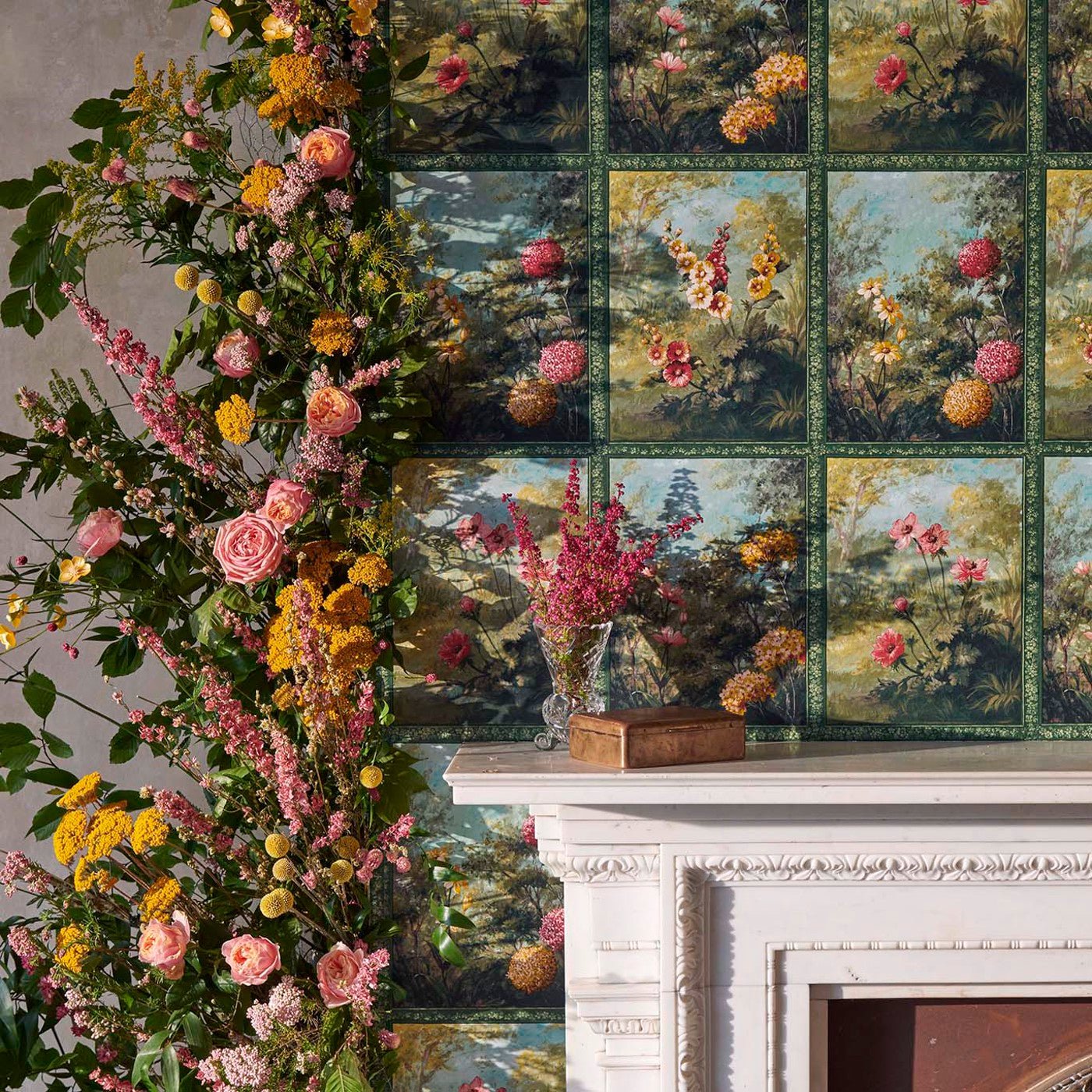 Artus Wallpaper - Antique - Clarke & Clarke - W0155/01 - Morris Wallpaper