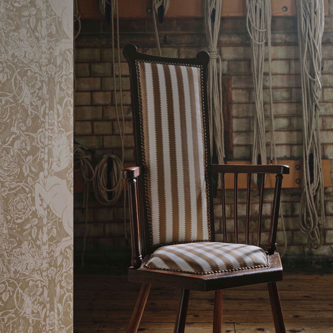 Aurelia's Grail Wallpaper - Bone/Alabaster - Sanderson - DGDW217299 - Morris Wallpaper