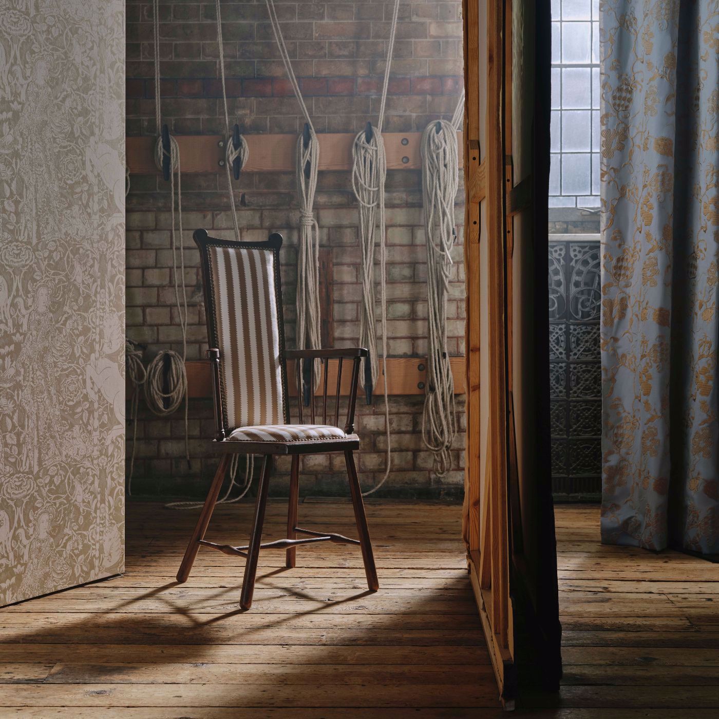 Aurelia's Grail Wallpaper - Bone/Alabaster - Sanderson - DGDW217299 - Morris Wallpaper