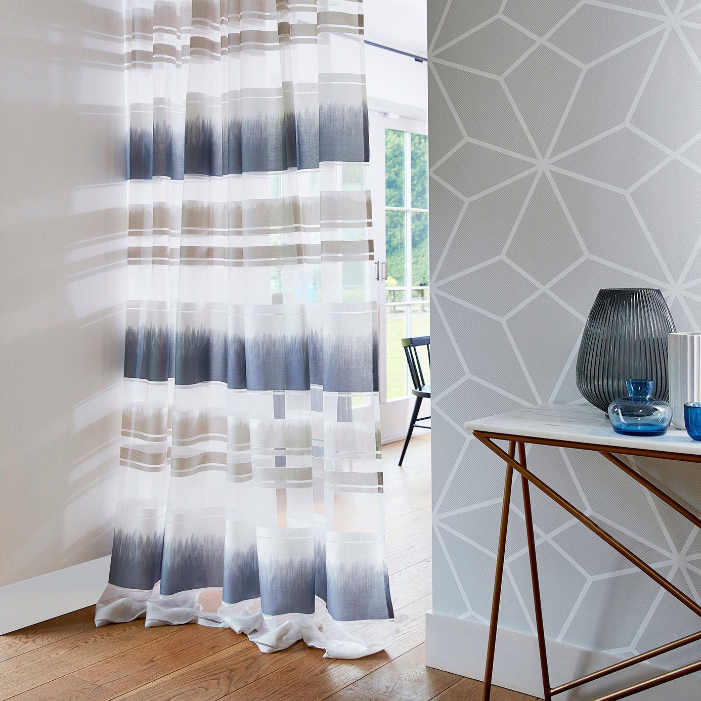 Axal Wallpaper - Chalk - Harlequin - HMWF111982 - Morris Wallpaper