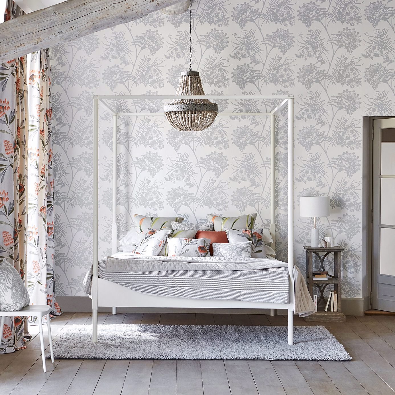 Bavero Shimmer Wallpaper - Silver - HZAP111778 - Harlequin - Premier Wallcovering