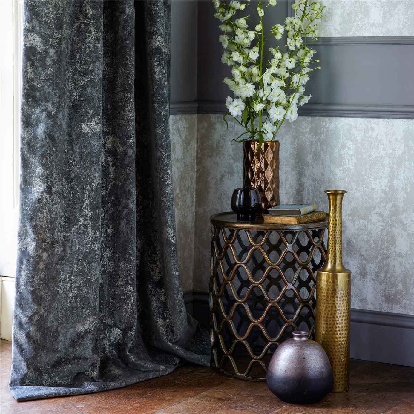 Belvedere Wallpaper - Ivory - Harlequin - HGAT111246 - Morris Wallpaper