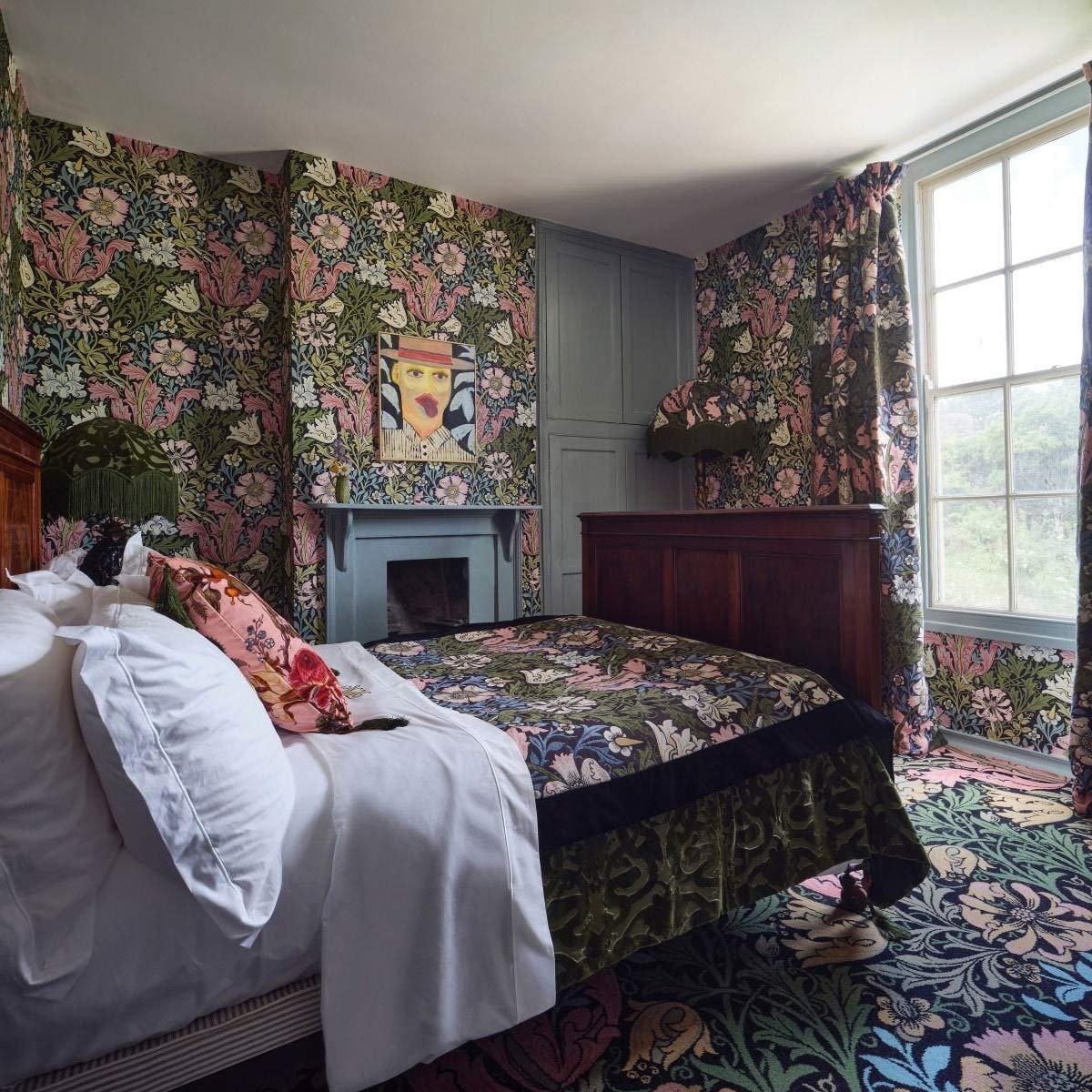 Compton Wallpaper - Onyx - House of Hackney - 1-WA-COM-DI-ONX-XXX - Morris Wallpaper