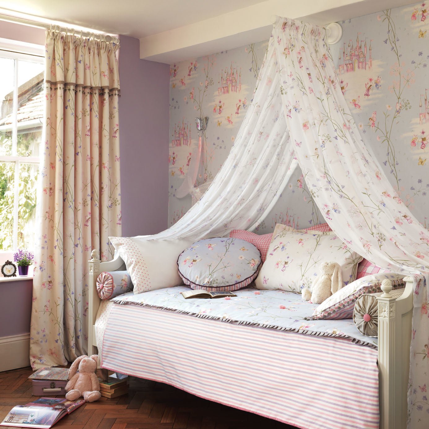 Fairy Castle Wallpaper - Vanilla - Sanderson - DLIT214047 - Morris Wallpaper