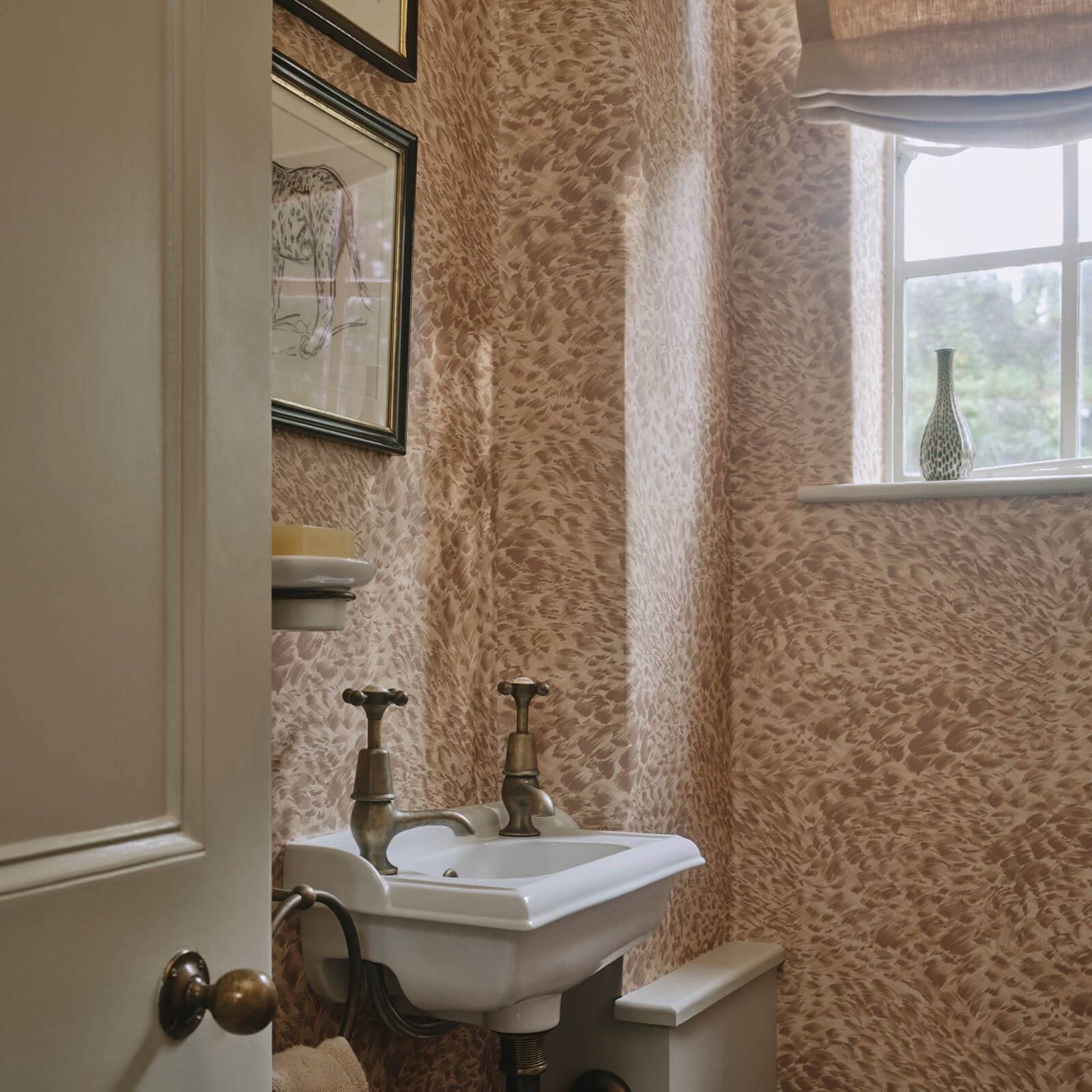 Ferus Wallpaper - Astrantia - House of Hackney - 1-WA-FRU-DI-ASA-XXX - Morris Wallpaper