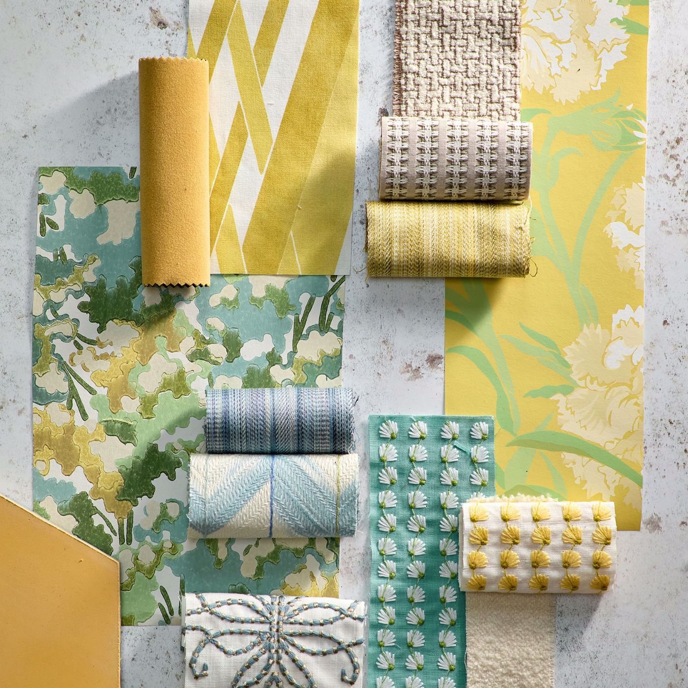 Fleur de Joie Wallpaper - Chalk/Clover/Honey - Harlequin - HRTW113133 - Morris Wallpaper