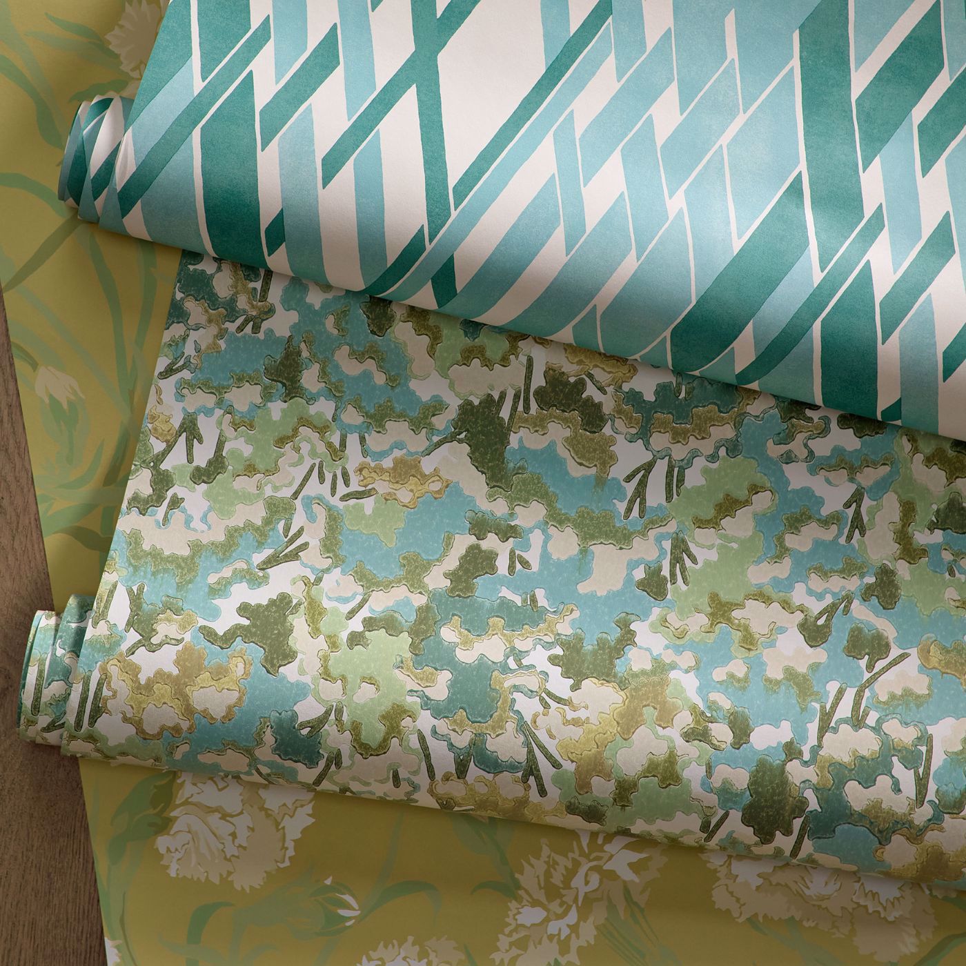 Fleur de Joie Wallpaper - Chalk/Clover/Honey - Harlequin - HRTW113133 - Morris Wallpaper