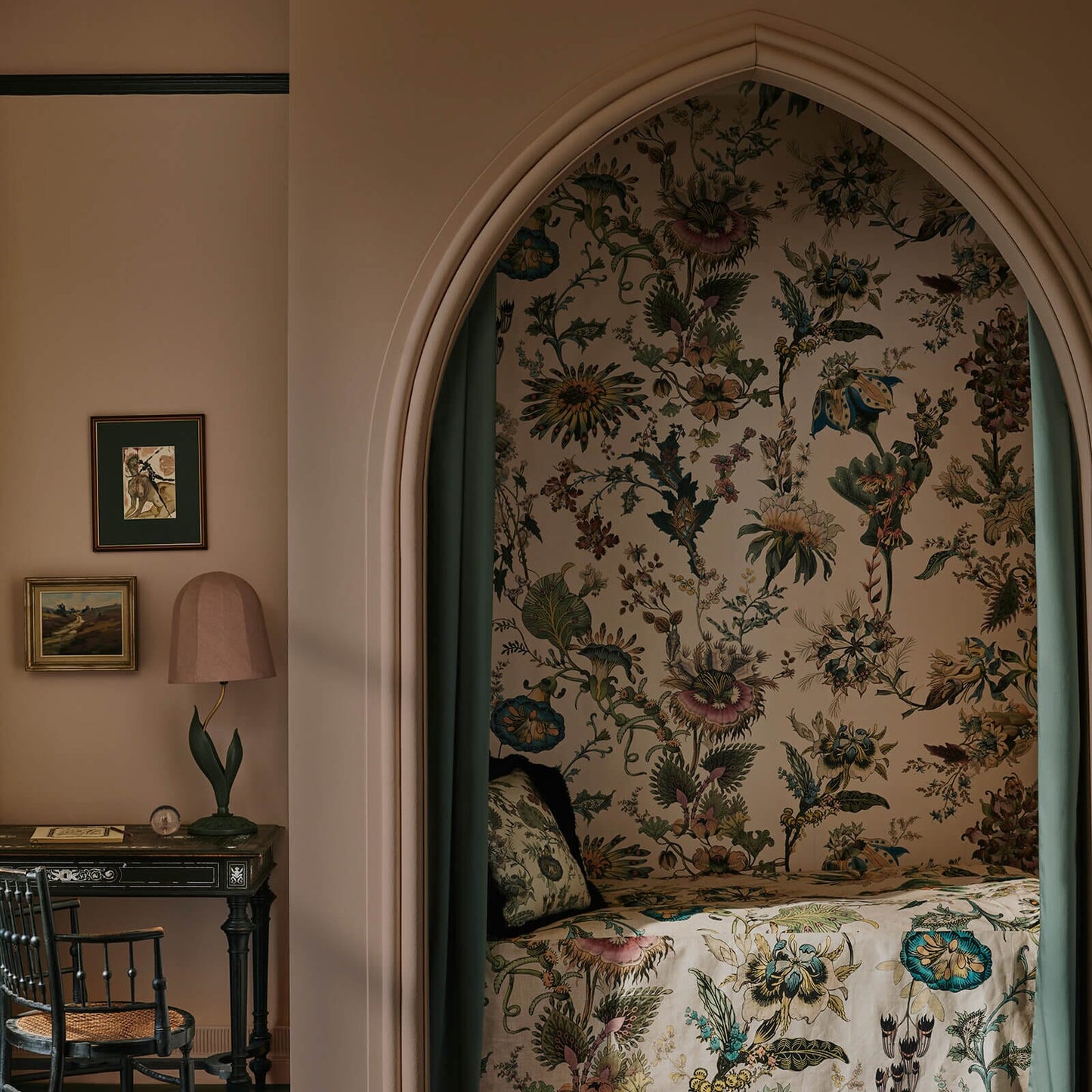 Flora Fantasia Wallpaper - Ecru - House of Hackney - 1-WA-FLF-DI-ECR-XXX - Morris Wallpaper