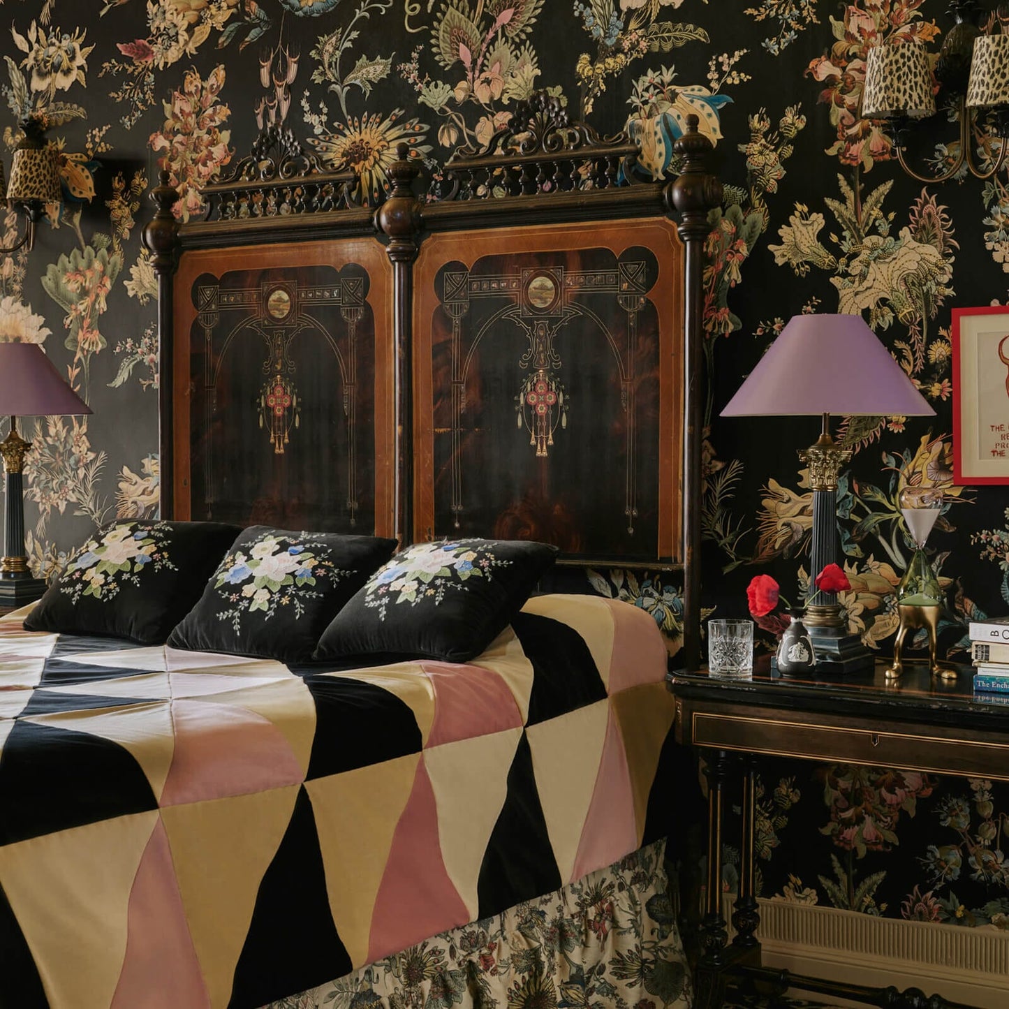 Flora Fantasia Wallpaper - Noir - House of Hackney - 1-WA-FLF-DI-NOI-XXX - Morris Wallpaper