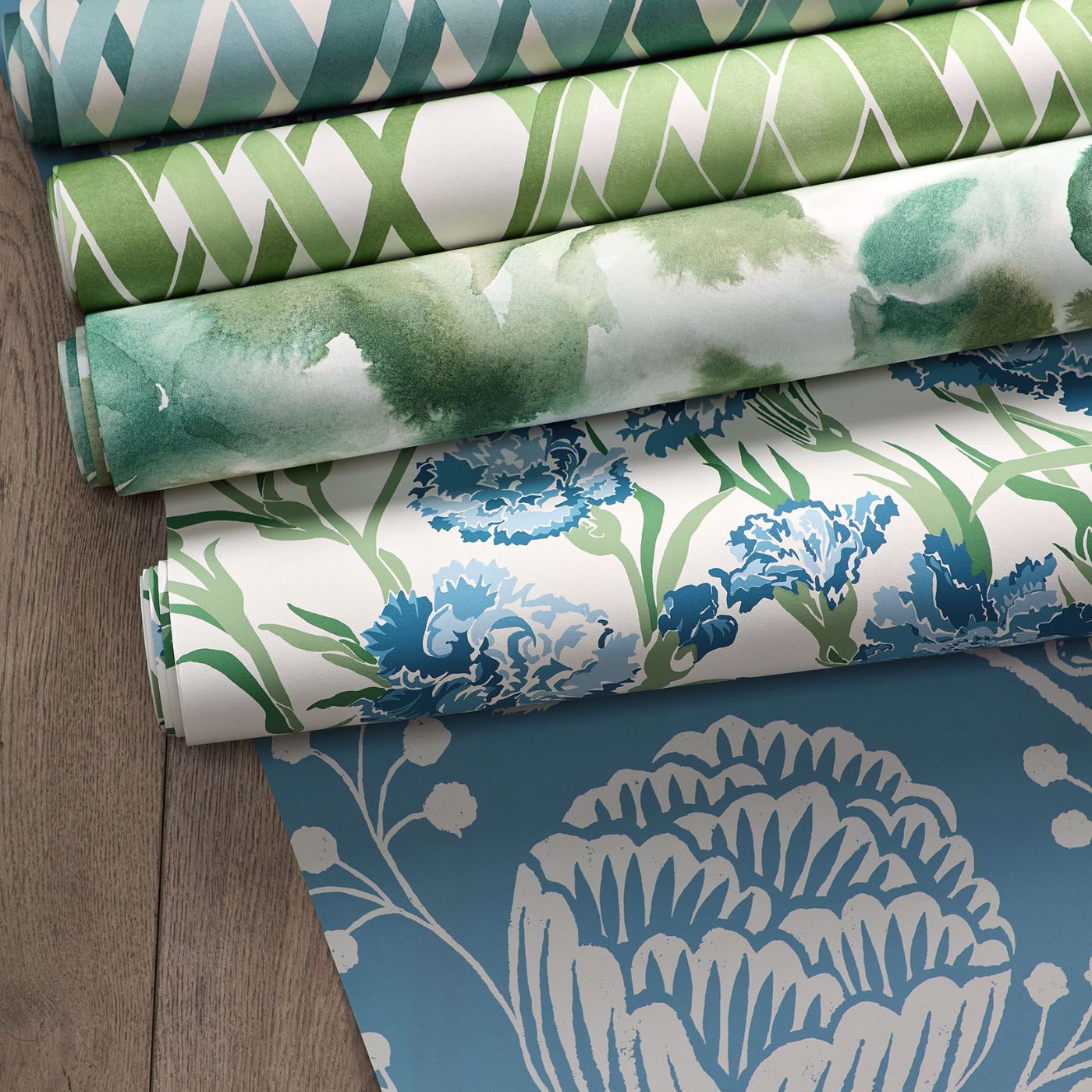 Flores Wallpaper - Clover/Kelly/Aqua - Harlequin - HRTW113137 - Morris Wallpaper