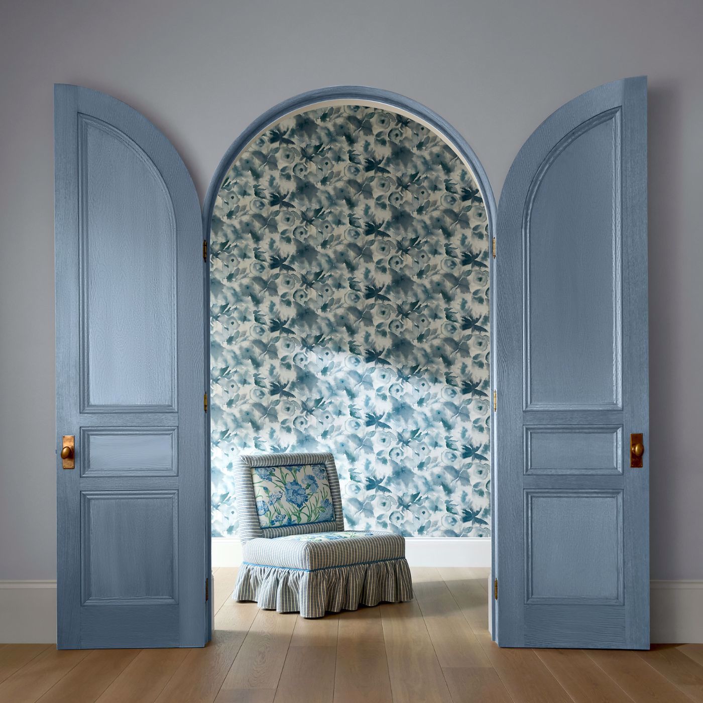 Flores Wallpaper - Clover/Kelly/Aqua - Harlequin - HRTW113137 - Morris Wallpaper