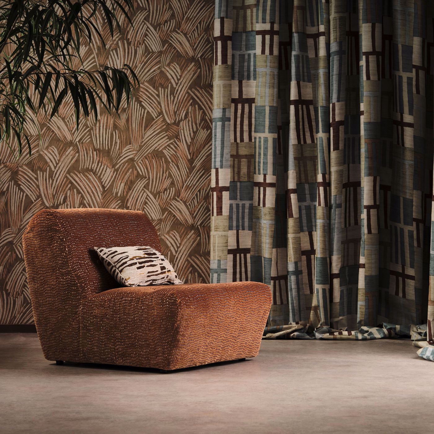 Glyph Wallpaper - Limonite / Sunstone - Harlequin - HDMW113300 - Morris Wallpaper