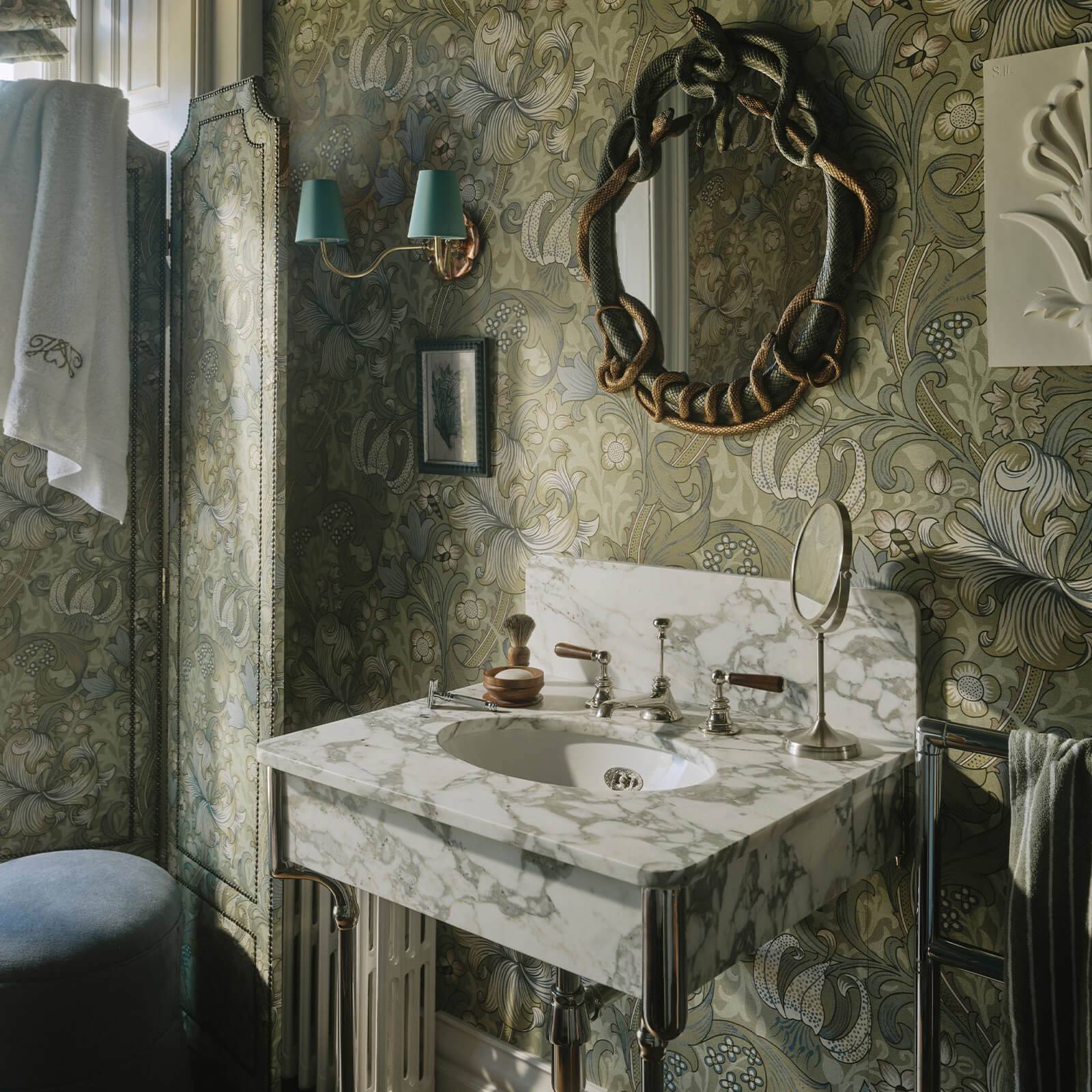 1-WA-GOL-DI-APP-XXX - Golden Lily Wallpaper - Apple - House of Hackney