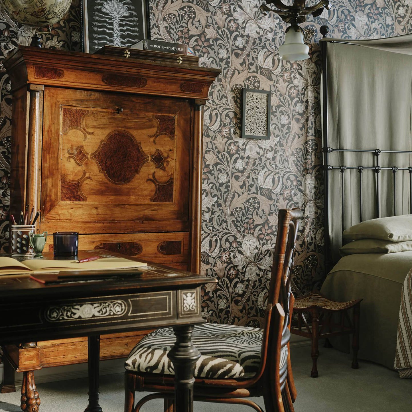 1-WA-GOL-DI-BLK-XXX - Golden Lily Wallpaper - Black - House of Hackney