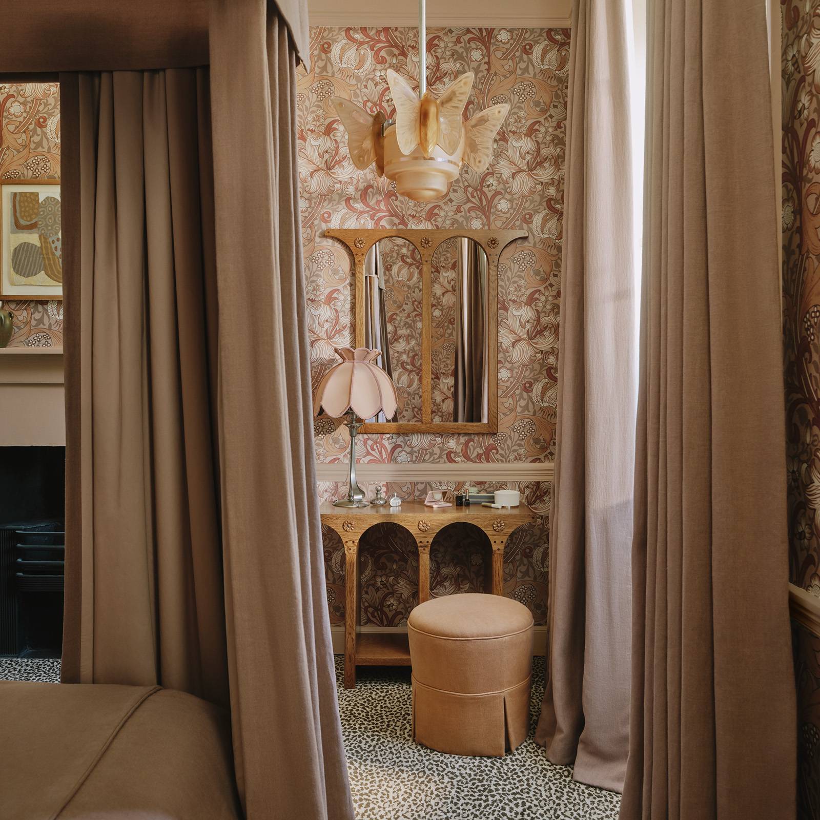 1-WA-GOL-DI-TOU-XXX - Golden Lily Wallpaper - Tourmaline - House of Hackney