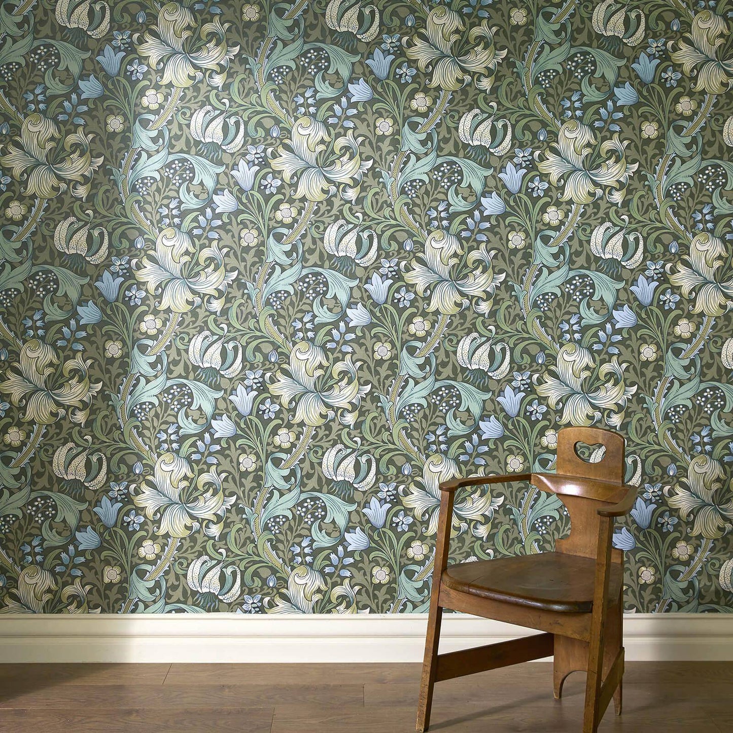 1-WA-GOL-DI-VER-XXX - Golden Lily Wallpaper - Verde - House of Hackney