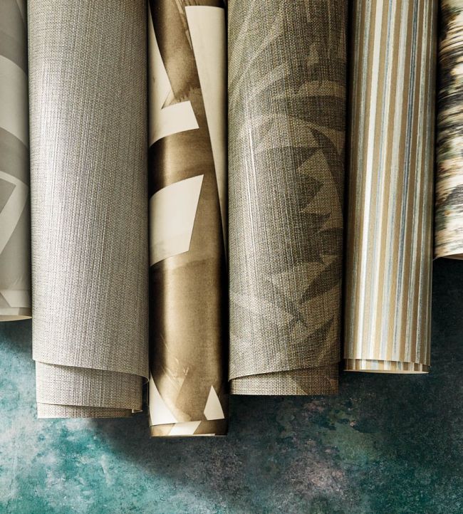 Gradiate Wallpaper - Ebony/Parchment - HM7W112755 - Harlequin - Morris Wallpaper