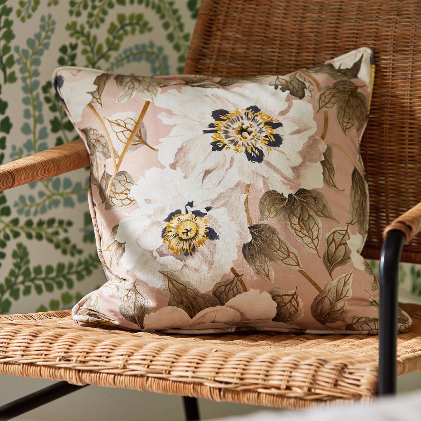 Harlequin - HC4F121158 - Morris Wallpaper