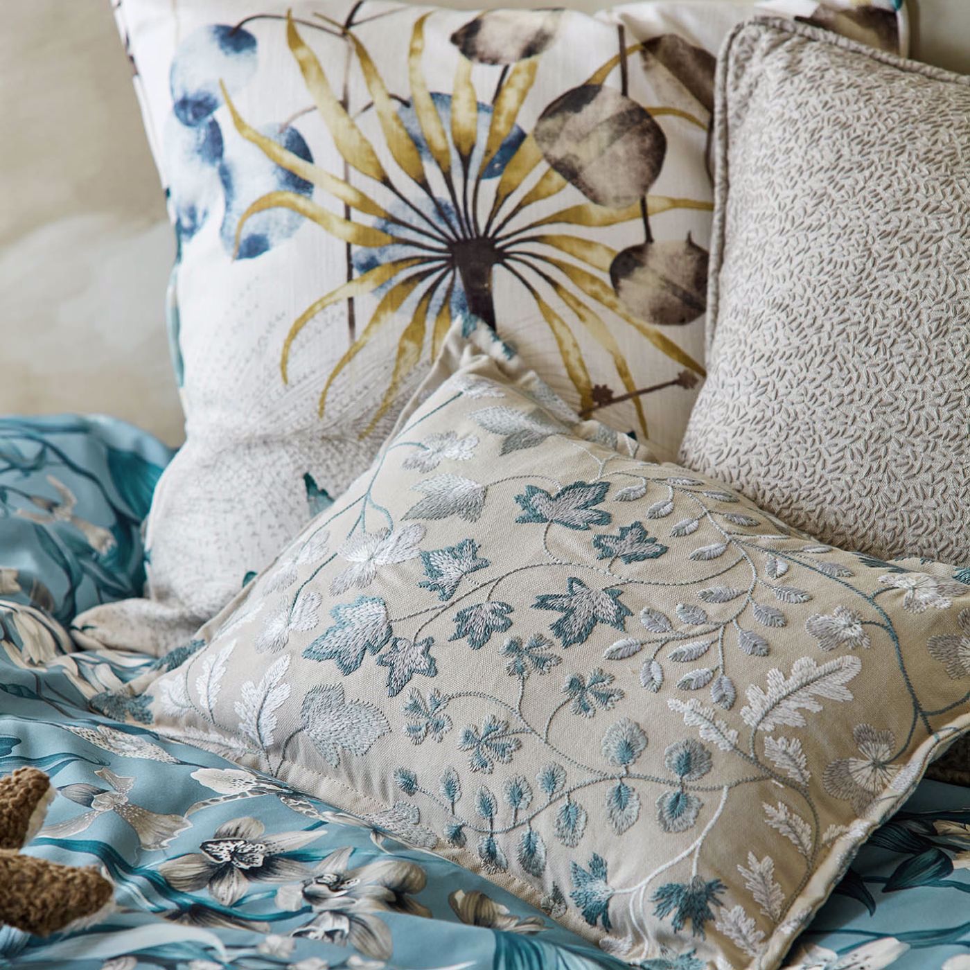 Harlequin - HC4F121168 - Morris Wallpaper