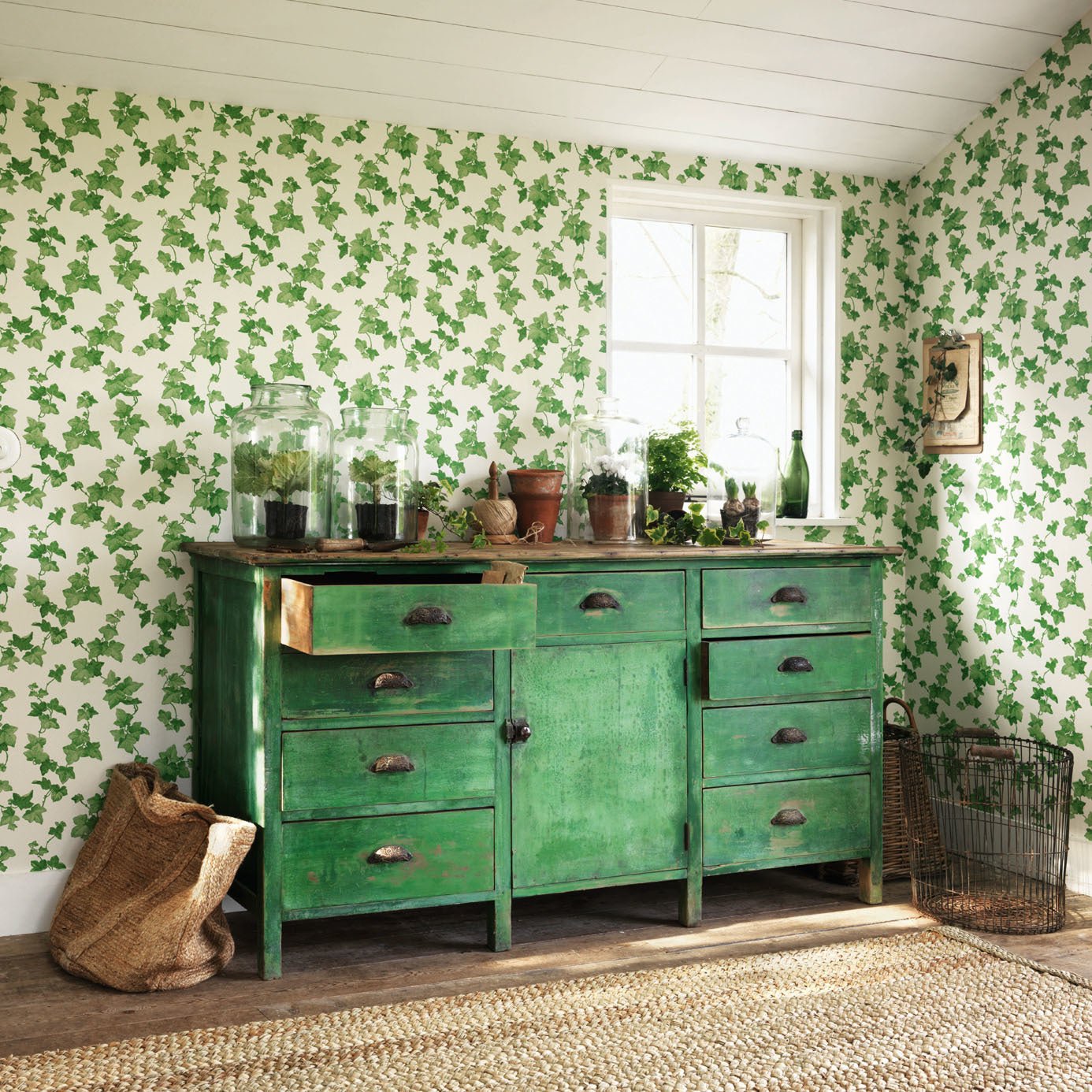 Hedera Wallpaper - Green - DVIN214593 - Sanderson - One Sixty - Morris Wallpaper