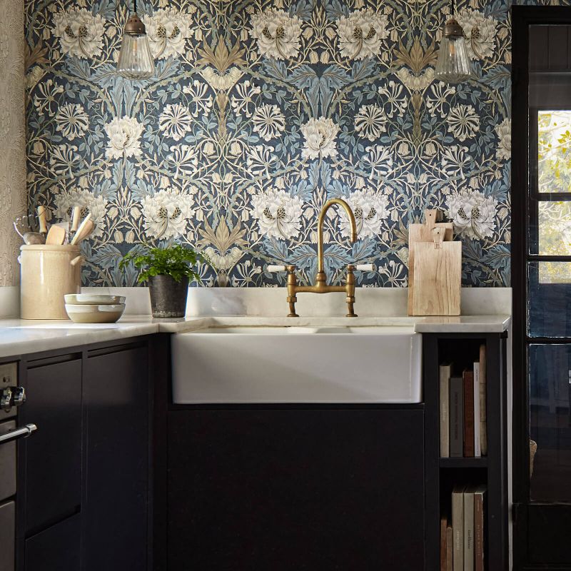 Morris & Co Honeysuckle & Tulip Wallpaper in Woad/Thyme - 217371