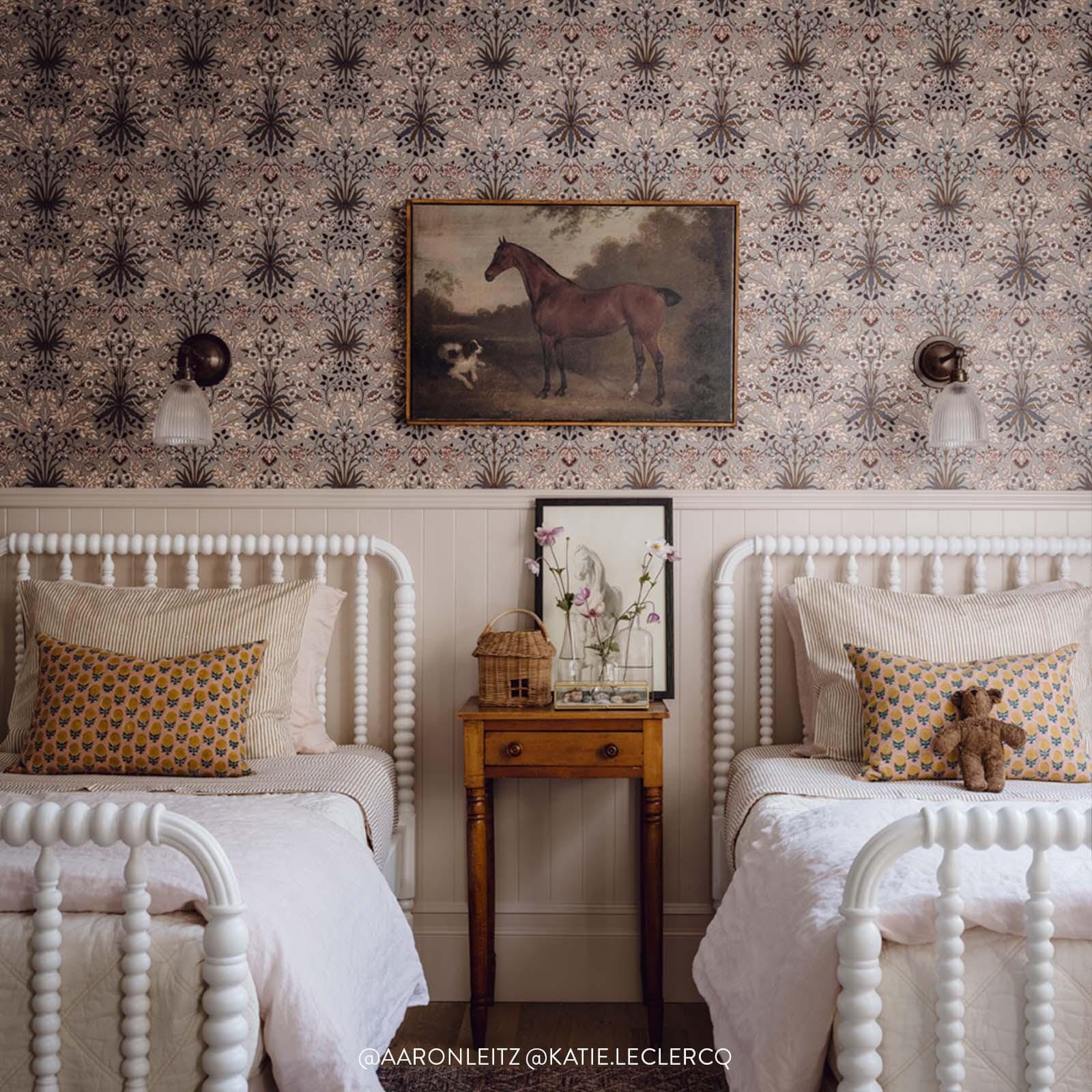 Hyacinth Wallpaper - Dove-Grey - House of Hackney - 1-WA-HYA-DI-GRY-XXX - Morris Wallpaper