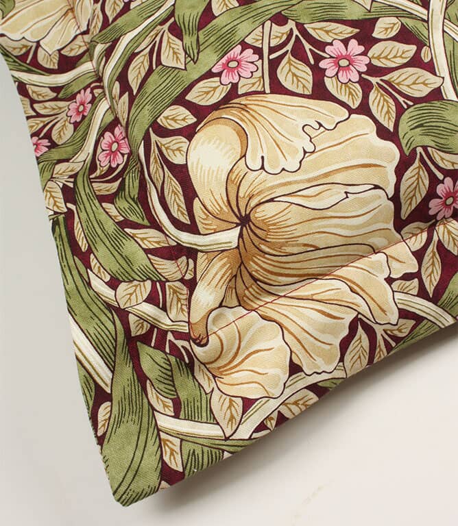 Just Fabrics - William Morris Pimpernel Aubergine Oxford Seat Pad - 813 - Morris Wallpaper