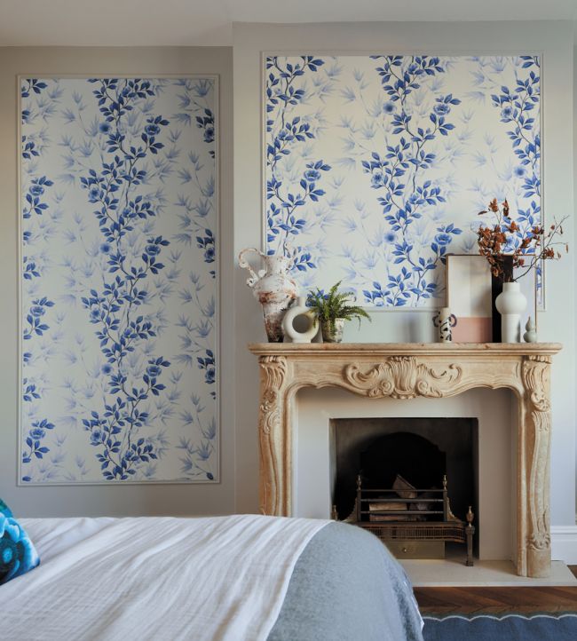 Lady Alford Wallpaper - Porcelain / China Blue - HDHW112898 - Harlequin - Morris Wallpaper