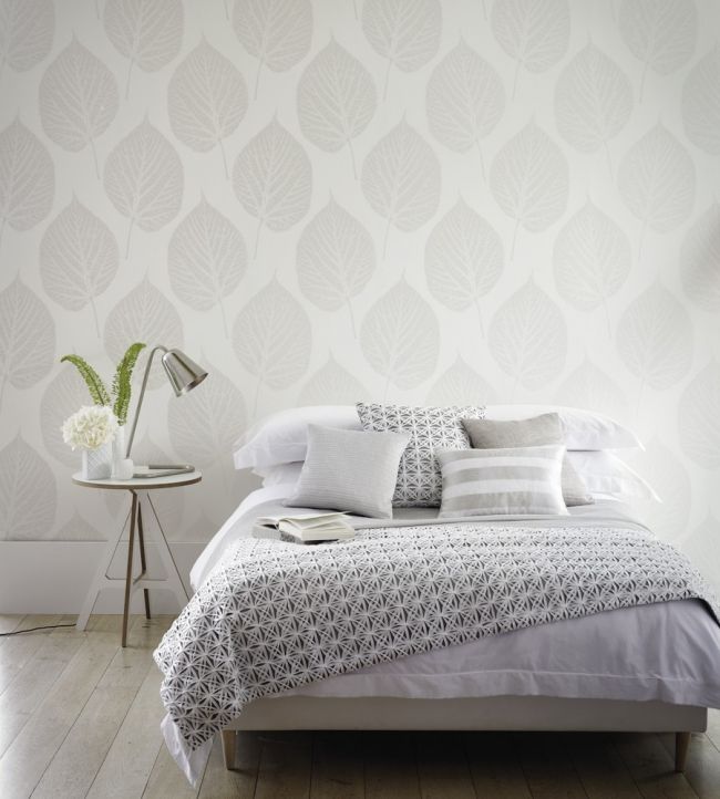 Leaf Wallpaper - Pearl/Chalk - HMOT110369 - Harlequin - Morris Wallpaper