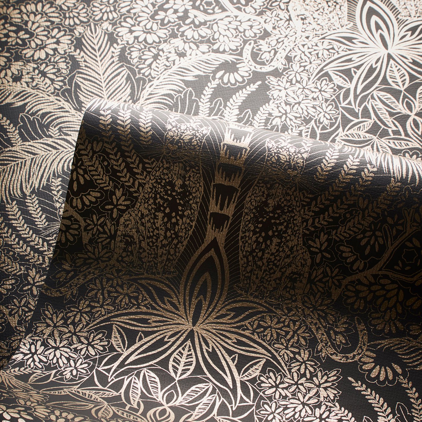 Leopardo Wallpaper - Antique/Noir - Clarke & Clarke - W0141/01 - Morris Wallpaper