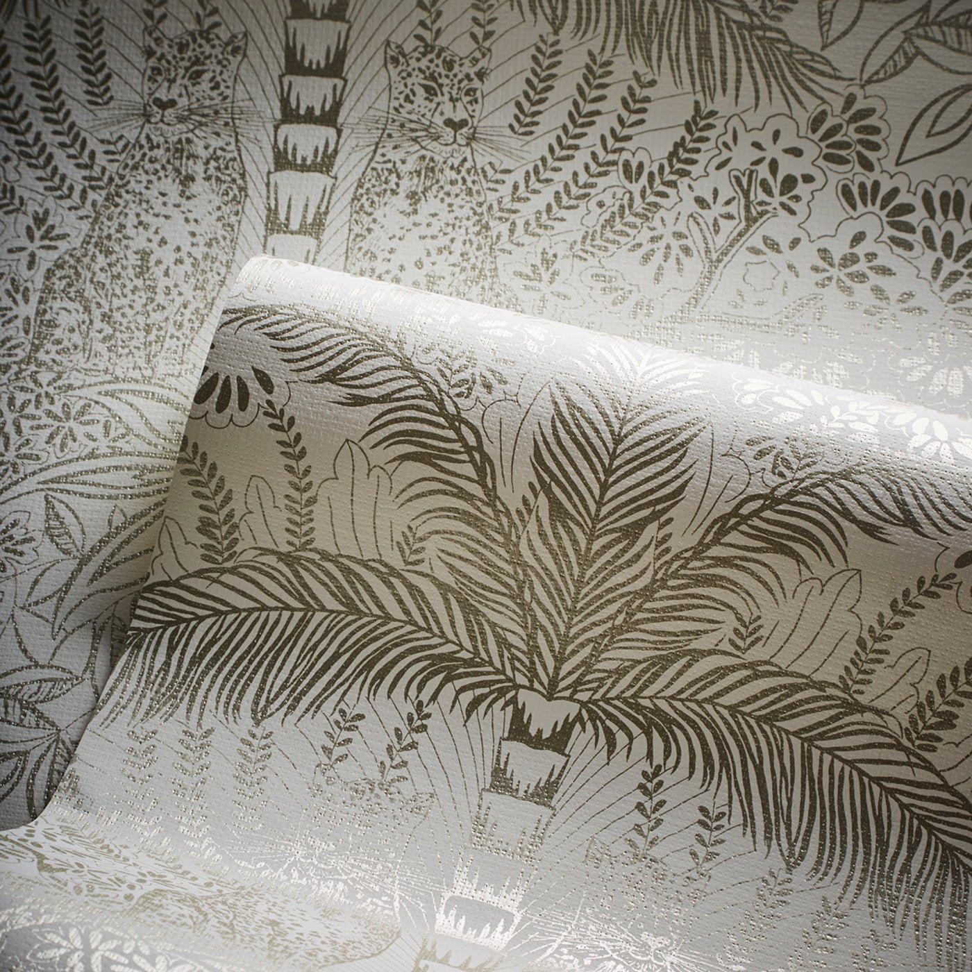 Leopardo Wallpaper - Gold/Ivory - Clarke & Clarke - W0141/03 - Morris Wallpaper