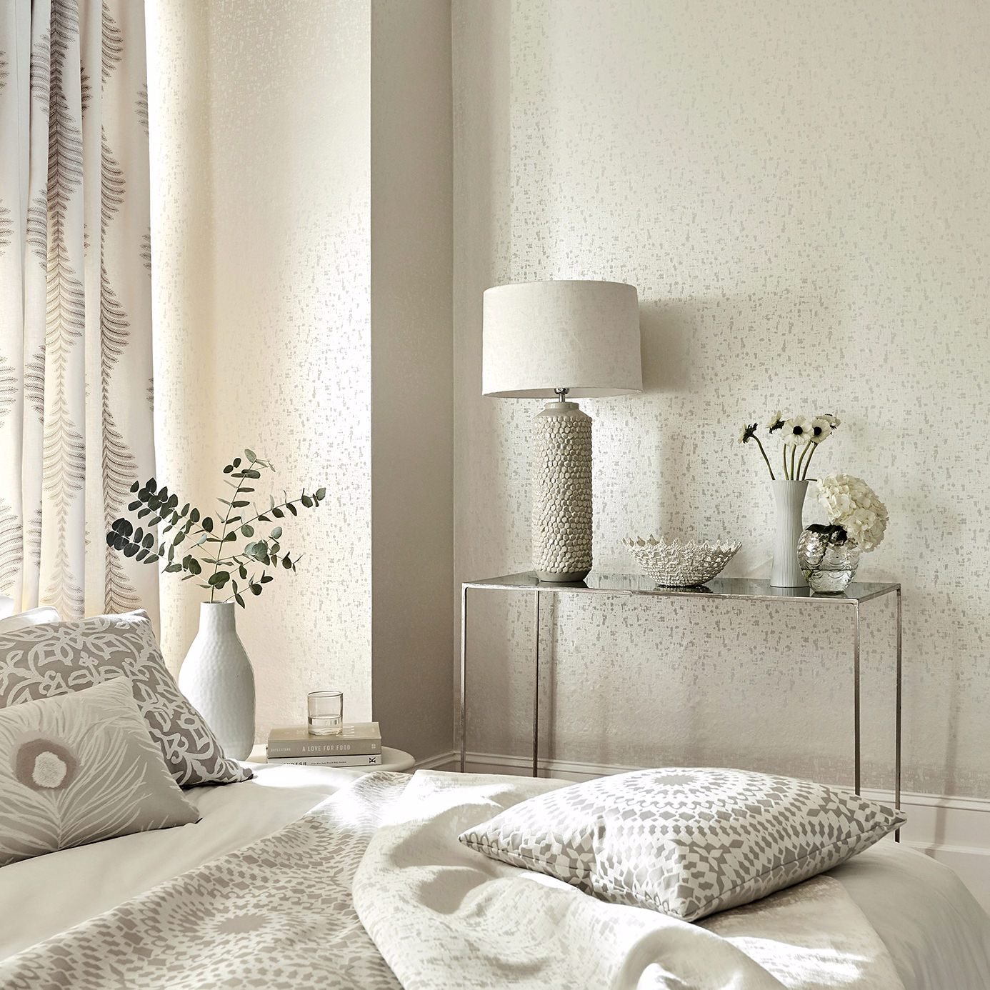 Lucette Wallpaper - Pearl - Harlequin - HPUT111906 - Morris Wallpaper