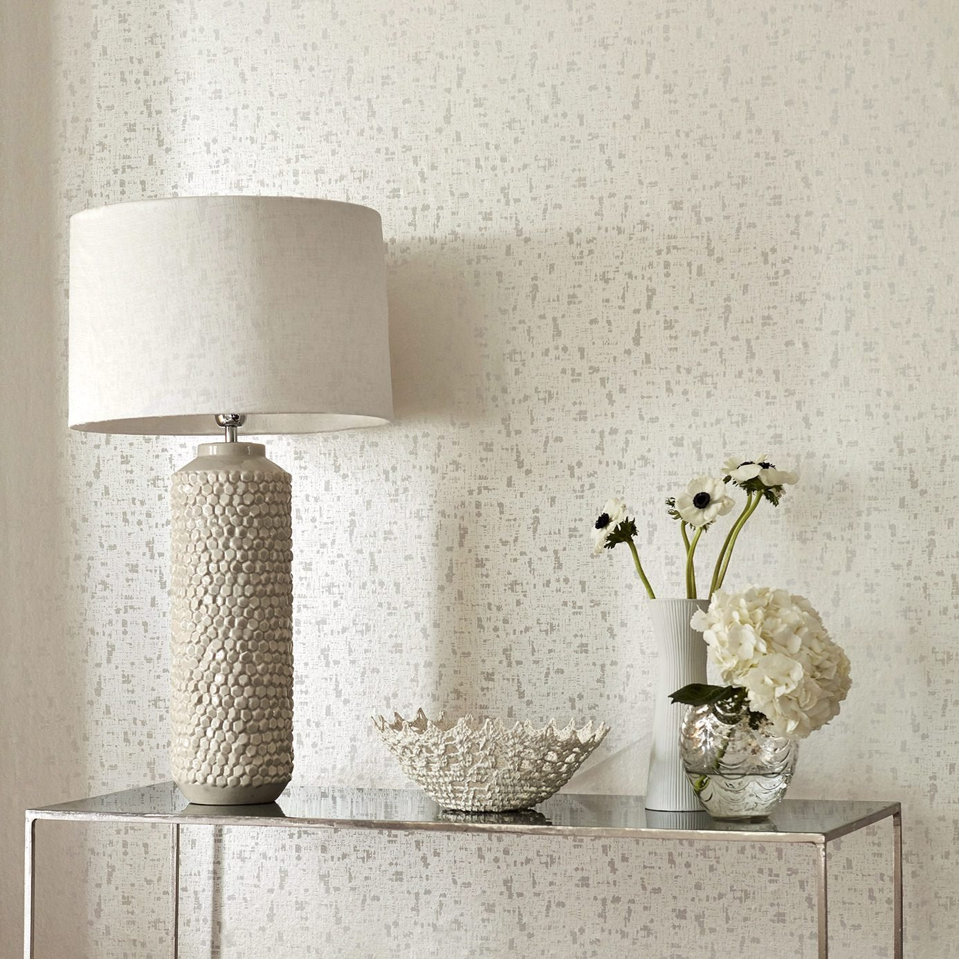 Lucette Wallpaper - Pearl - Harlequin - HPUT111906 - Morris Wallpaper
