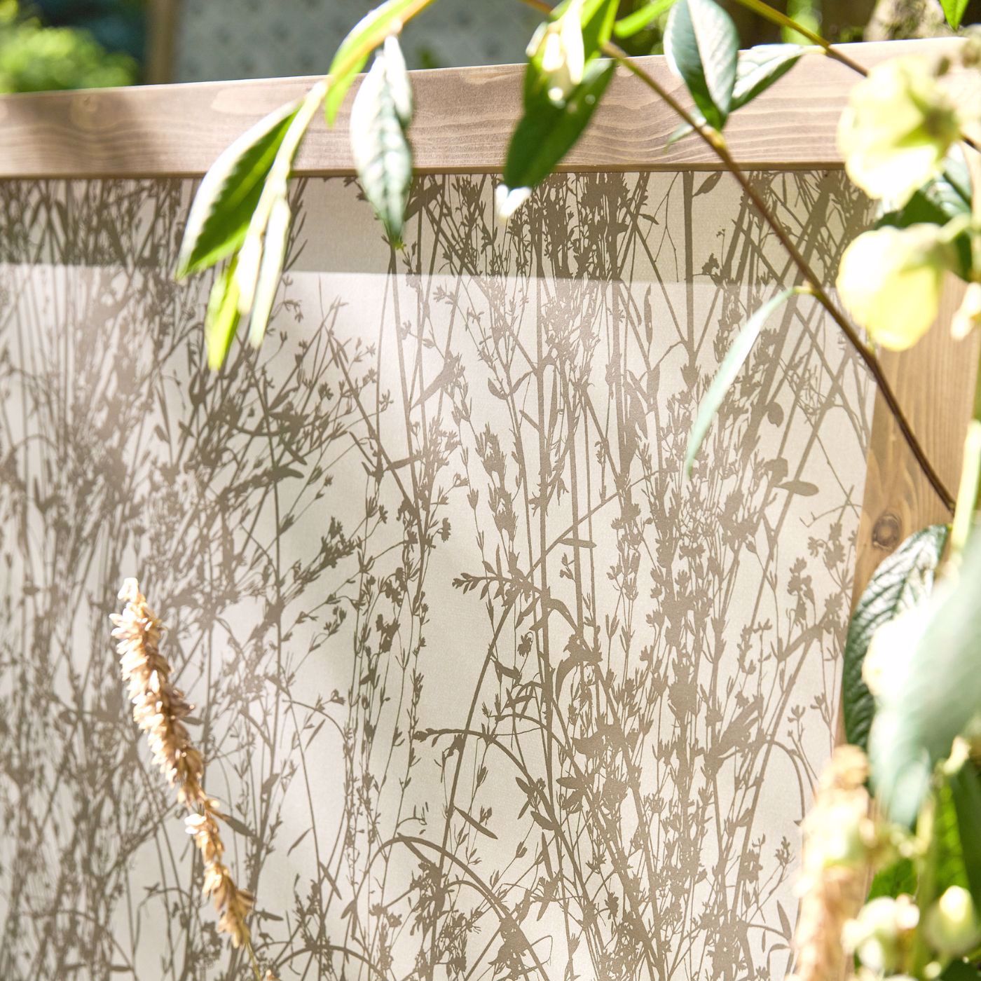 Meadow Canvas Wallpaper - Gilver/Linen - Sanderson - DWOW215693 - Morris Wallpaper