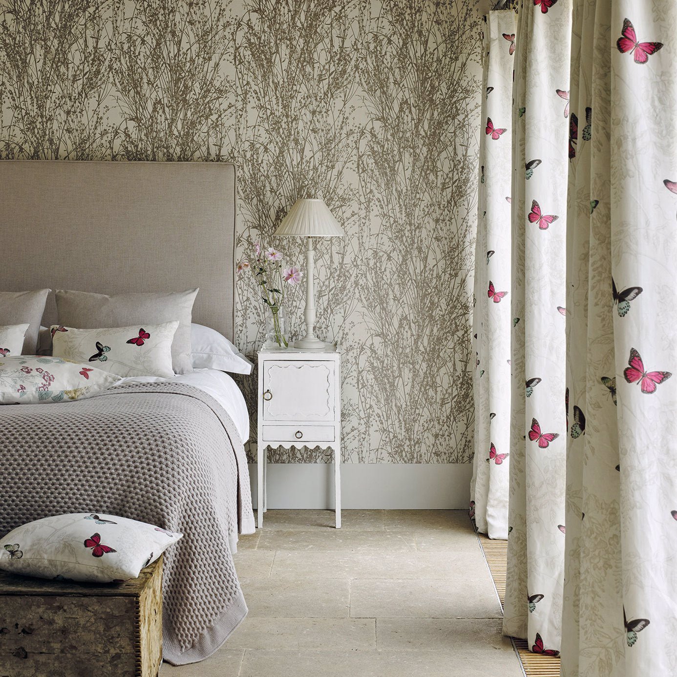Meadow Canvas Wallpaper - White/Parchment - Sanderson - DWOW215695 - Morris Wallpaper