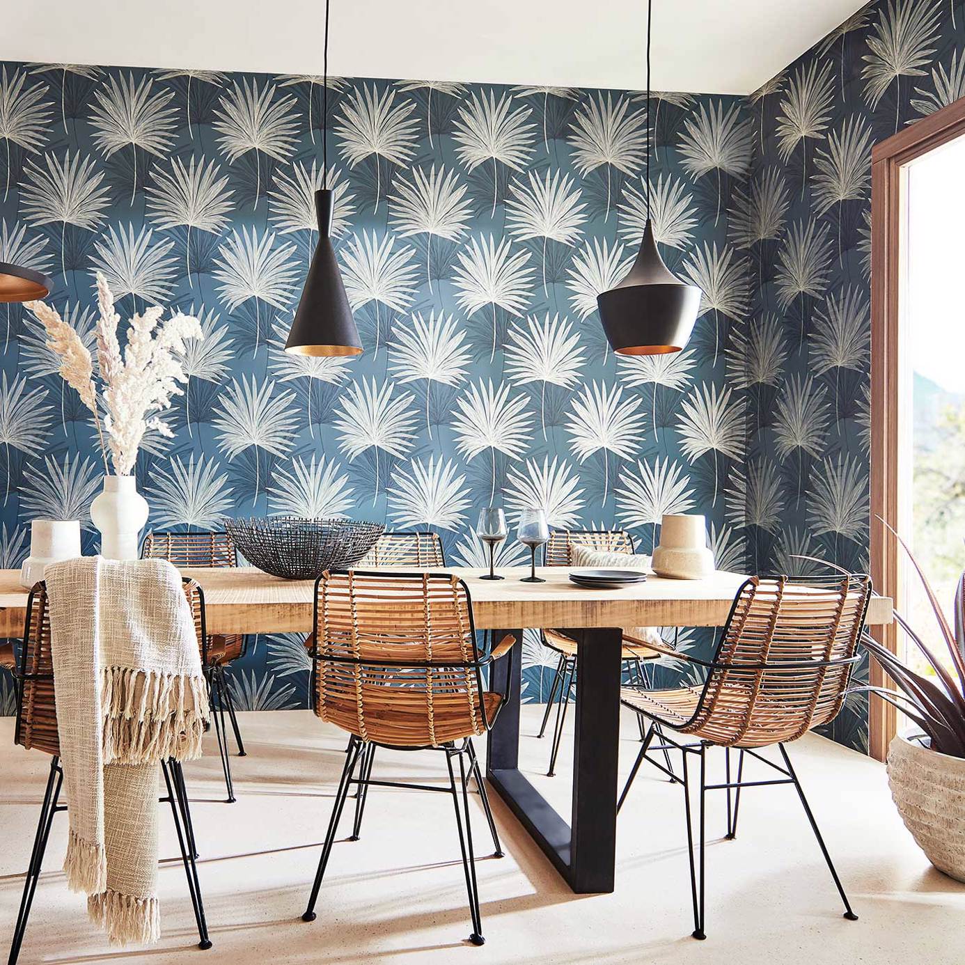 Mitende Wallpaper - Ink/Platinum - Harlequin - HMIW112226 - Morris Wallpaper