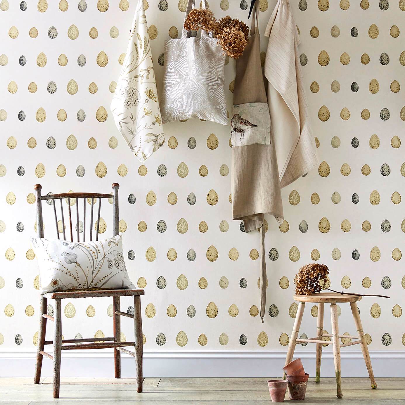 Nest Egg Wallpaper - Eggshell/Ivory - Sanderson - DEBB216502 - Morris Wallpaper